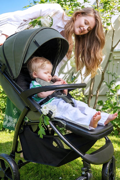 MoMi Miya EVA, kinderbuggy vanaf de 6e maand (tot 22 kg), verstelbare 5-punts veiligheidsgordel, boodschappenmand, voetenzak, bekerhouder, regenbescherming en insectenbescherming