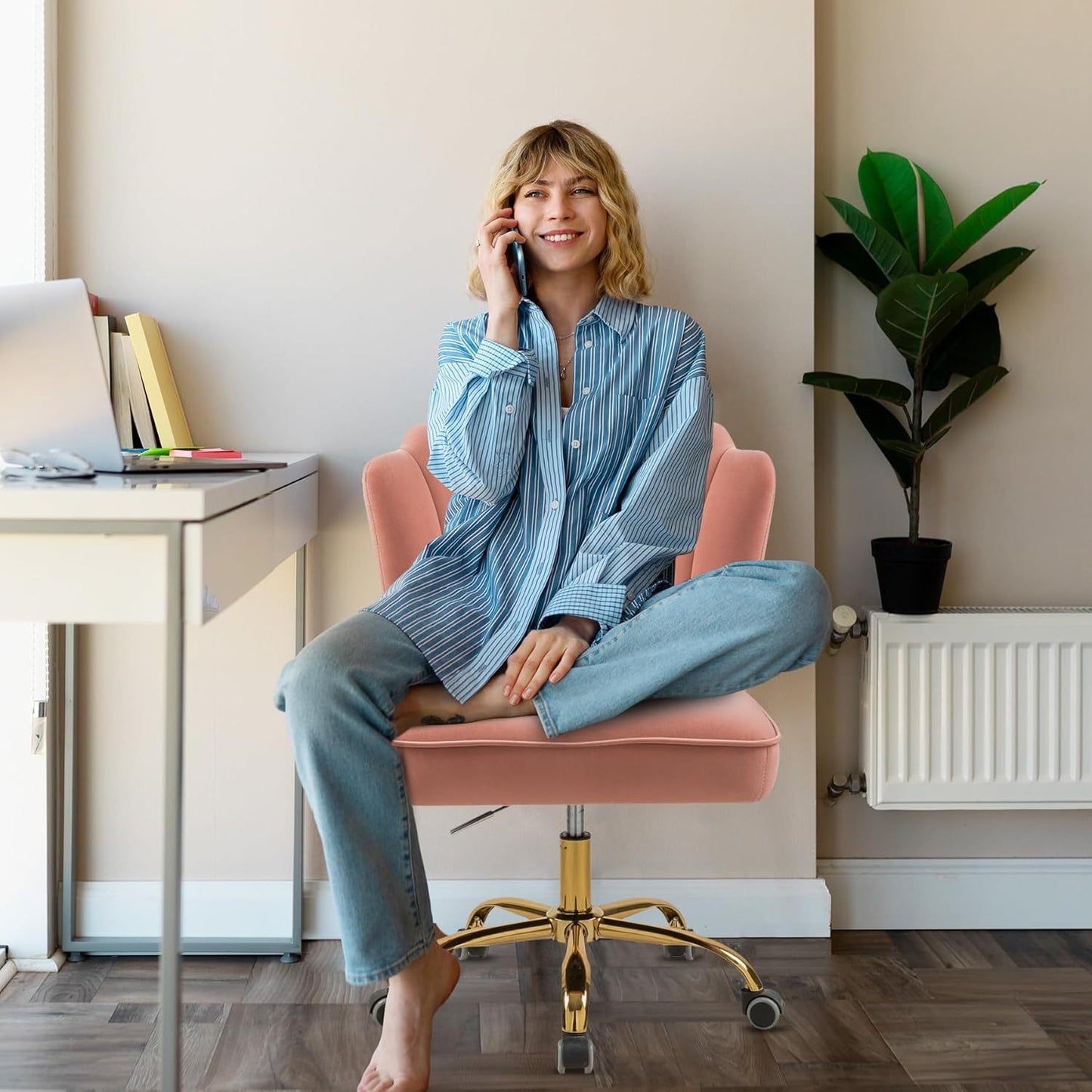 Velvet Bureaustoel – Draaistoel – Bureaustoel Met Wielen – Verstelbare Stoel – Ergonomische Stoel – Hoogwaardige Houten Basis – Comfortabele Zitting In Roze