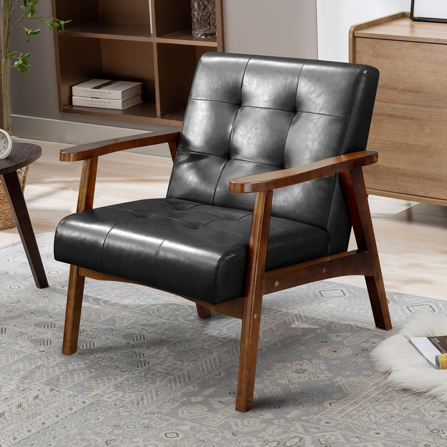Retro Fauteuil – Vintage Stoel – Lounge Chair – Armstoel – Zwarte Kunstleren Fauteuil – Massief Houten Frame – Comfortabele Zitting