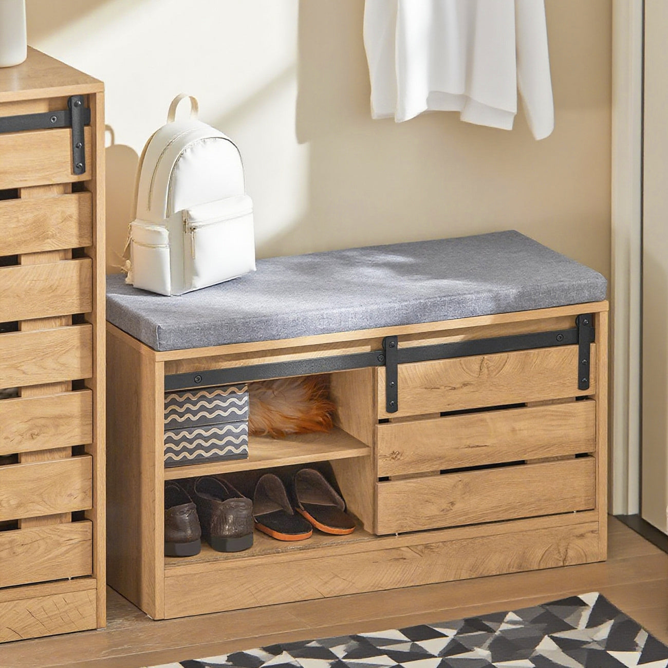 Schoenenrek – Schoenenkast – Schoenenhouder – Schoenenopberger – Schoenenbank – Schuifdeuren – Bamboe Materiaal – Zitkussen – Vintage Design – 80x35x48 cm