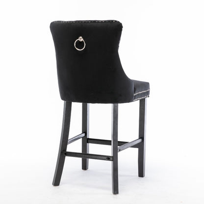 Barstoel – Barkruk – Zitkruk – Keukenstoel – Counterstoel – Zwarte Fluwelen Bekleding – Met Knopen en Chroom Nagelrand – Metaalvrij Houten Poten – Moderne Retro Stijl