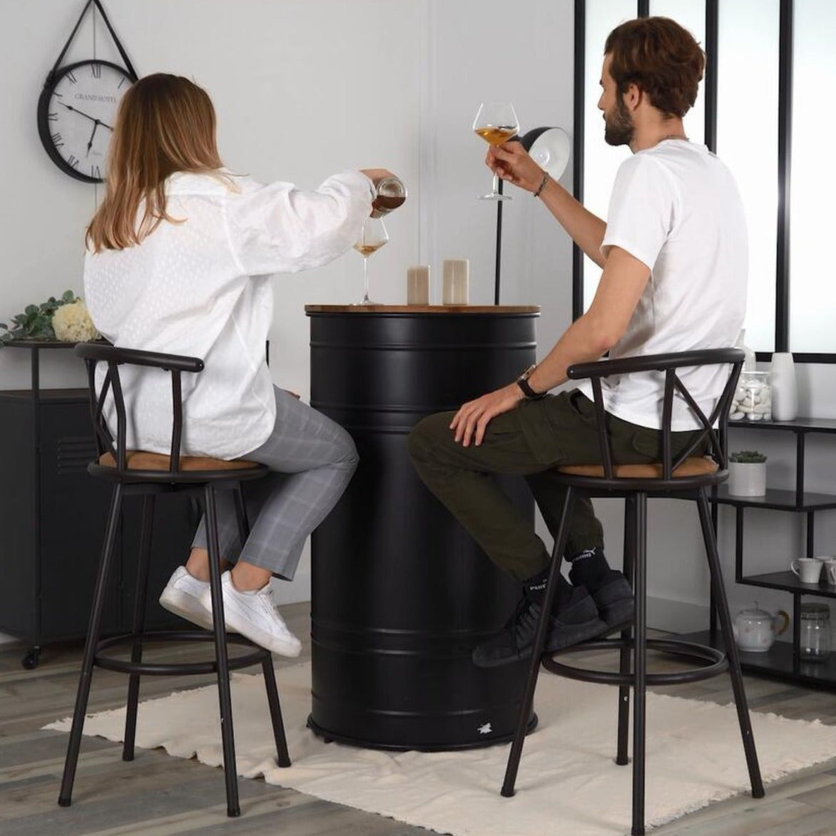 Barkruk – Barstoel – Keukenstoel – Bistrokruk – Draaistoel – 360° Draaibaar – Zachte Stoffen Zitting 63 cm Hoog – Stabiel Metalen Frame Bruin