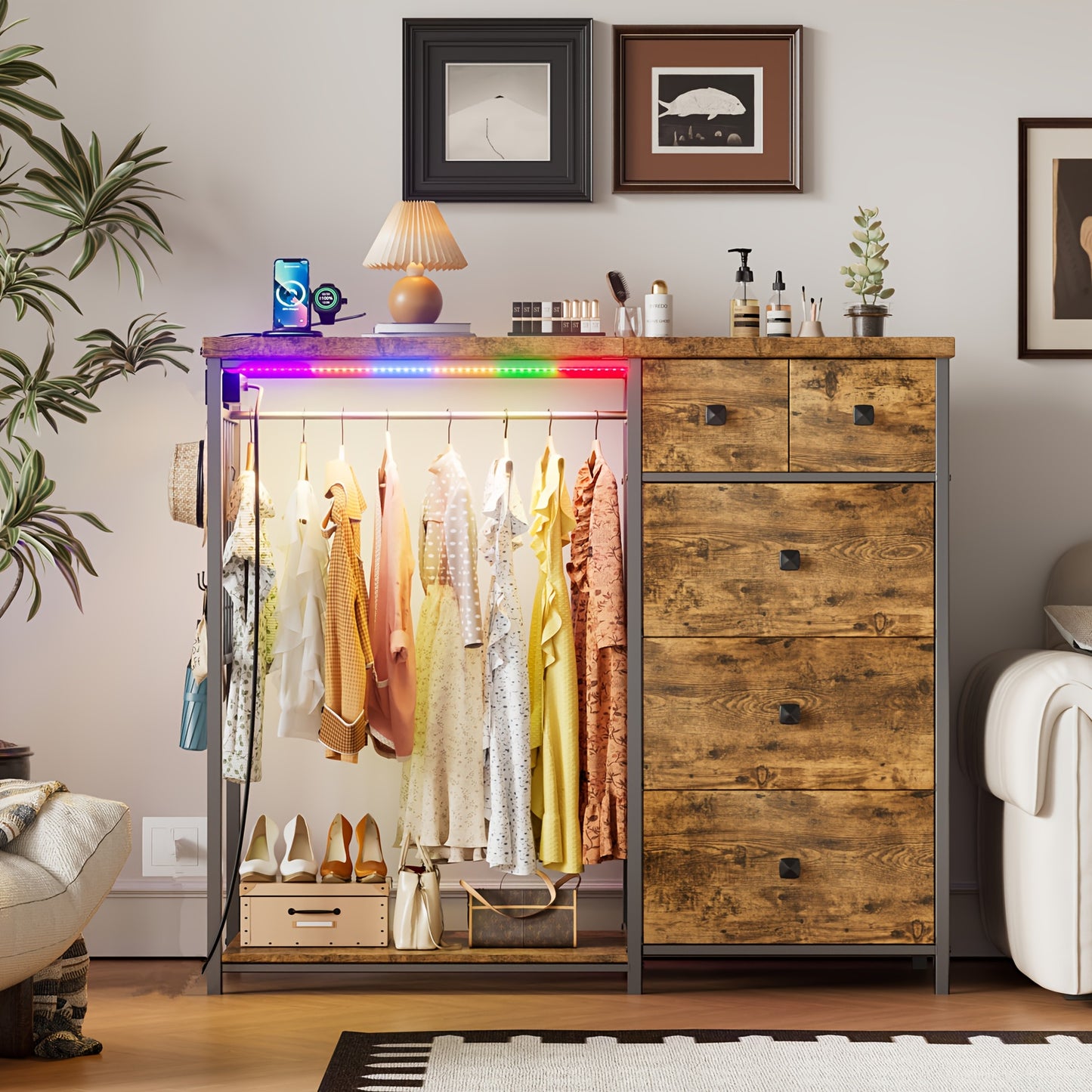 Kast Met Laden – Ladekast – Opbergkast – Dressoir – Kledingkast – Lichtbruin Met Houten Afwerking – Vijf Ruime Laden – Inclusief Hangers En Schoenrek