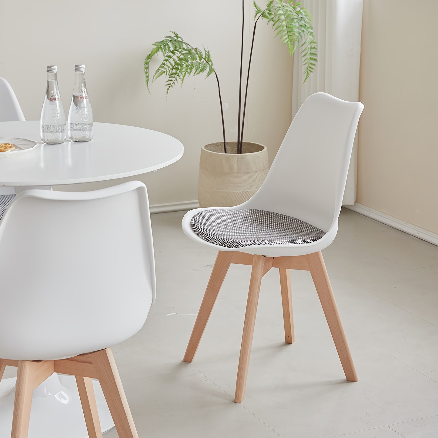 Eetkamerstoelen – Dining Stoelen – Keukenstoelen – Stoelen Zonder Armleuning – Witte Stoelen – Scandinavisch Design – Massief Beukenhouten Poten – Linnen Gestoffeerd