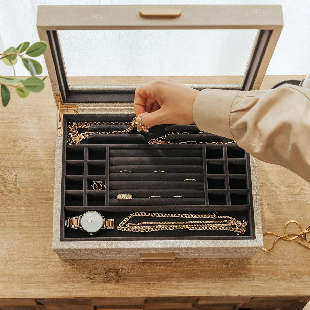 CASE ELEGANCE - Grote 3 Tier Sieraden Box, Opbergkoffer Organizer voor Vrouwen, Glazen Deksel voor Oorbellen Armbanden Ringen Kettingen, Vegan Leer, Fluwelen Gevoerde Sieraden Doos, Messing Hardware