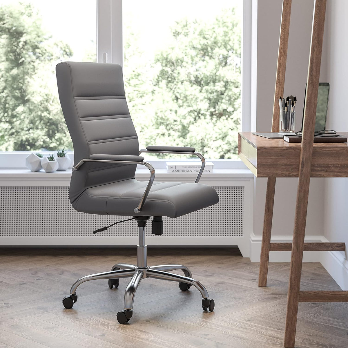 Flash Furniture Whitney Bureaustoel met hoge rugleuning - grijs LeatherSoft Executive draaibare bureaustoel met chroom frame - draaibare fauteuil