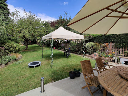 All Seasons Gazebos Duurzaam vouwpaviljoen en voortent, volledig waterdicht, hoogwaardig, voor een snelle opbouw, 3 x 3 m verkrijgbaar (beige)