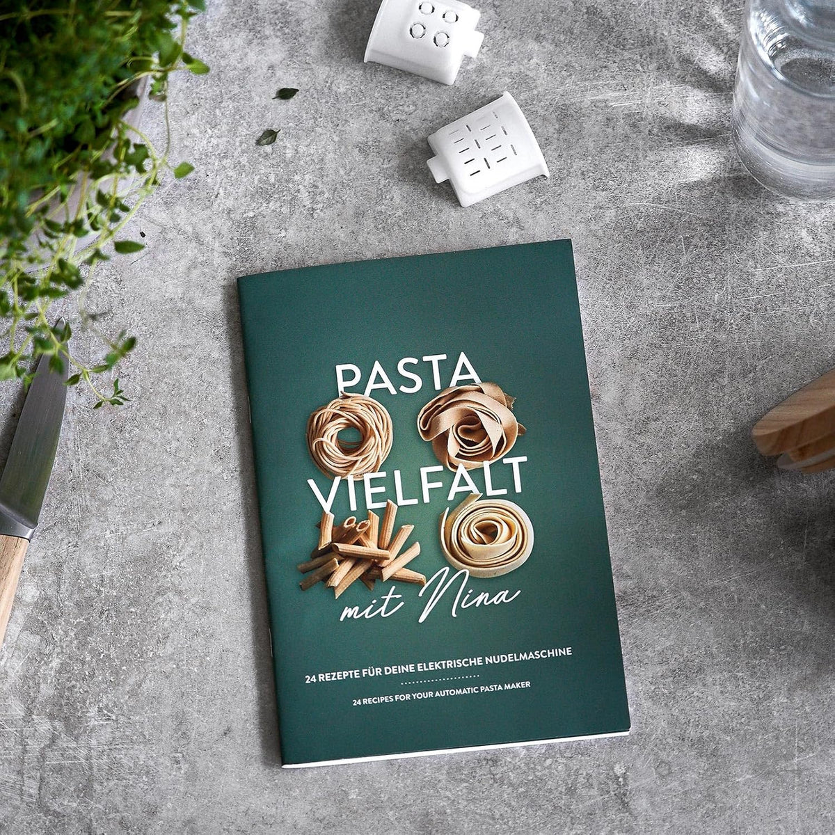 Sprenglane Nina Elektrische pastamachine met geïntegreerde weegschaal, 7 pastaopzetstukken, 180 W, 600 g deeg, automatisch verse pasta bereiden in minder dan 30 minuten