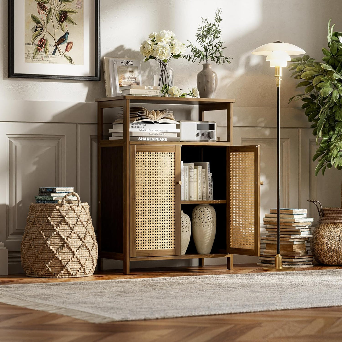 Badkamer Vloerstandaard Kast, Bamboe Opberg Organizer Tafel met 2 Rotan Deuren en 1 Plank, Houten Bijzetkast voor Hal, Wasserij, Keuken, Woonkamer (Walnoot)
