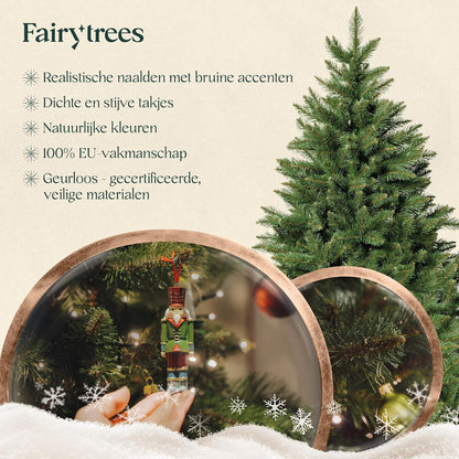 FairyTrees Kunstkerstboom – Nordmann, 220 cm, Realistische PVC-naalden, Handgemaakte essenhouten standaard, Made in EU.