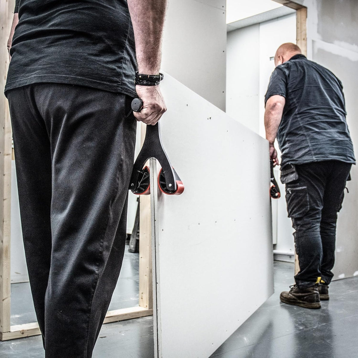 Trend Plaatdrager set voor deuren, werkbladen en plaatmateriaal, paar zelfinstellende tilhulpen voor materialen tot 65 mm dik, draagvermogen 75 kg per stuk, antislip rubberen bekken, P/CARRIER/2