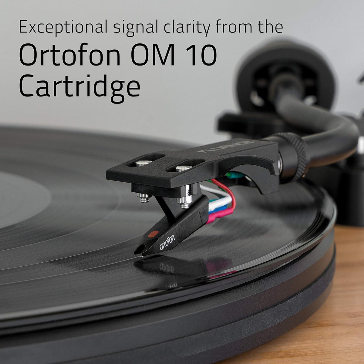 Fluance RT82 Reference High Fidelity Vinyl draaitafel record speler met Ortofon OM10 cartridge, Speed Control motor, High Mass MDF Wood Plint, trillingsisolatievoet - bamboe