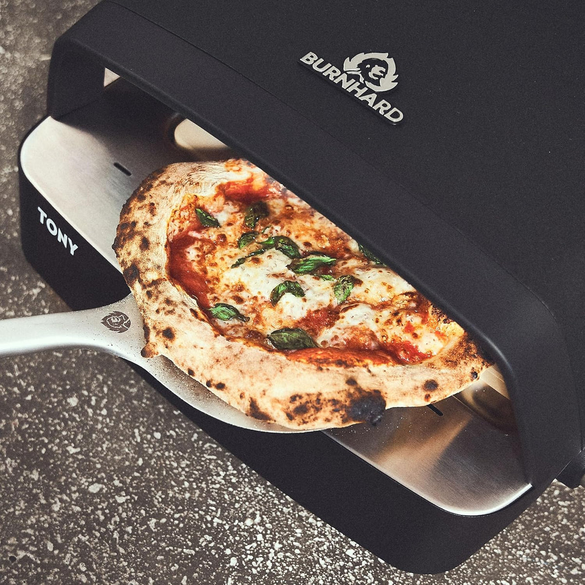BURNHARD Tony Pizzaoven op gas, 450 °C, draagbare outdoor pizzaoven, 5,9 kW (58,5 x 47,7 x 24,8 cm), met cordieriet vuurvaste steen voor terras, balkon, tuin