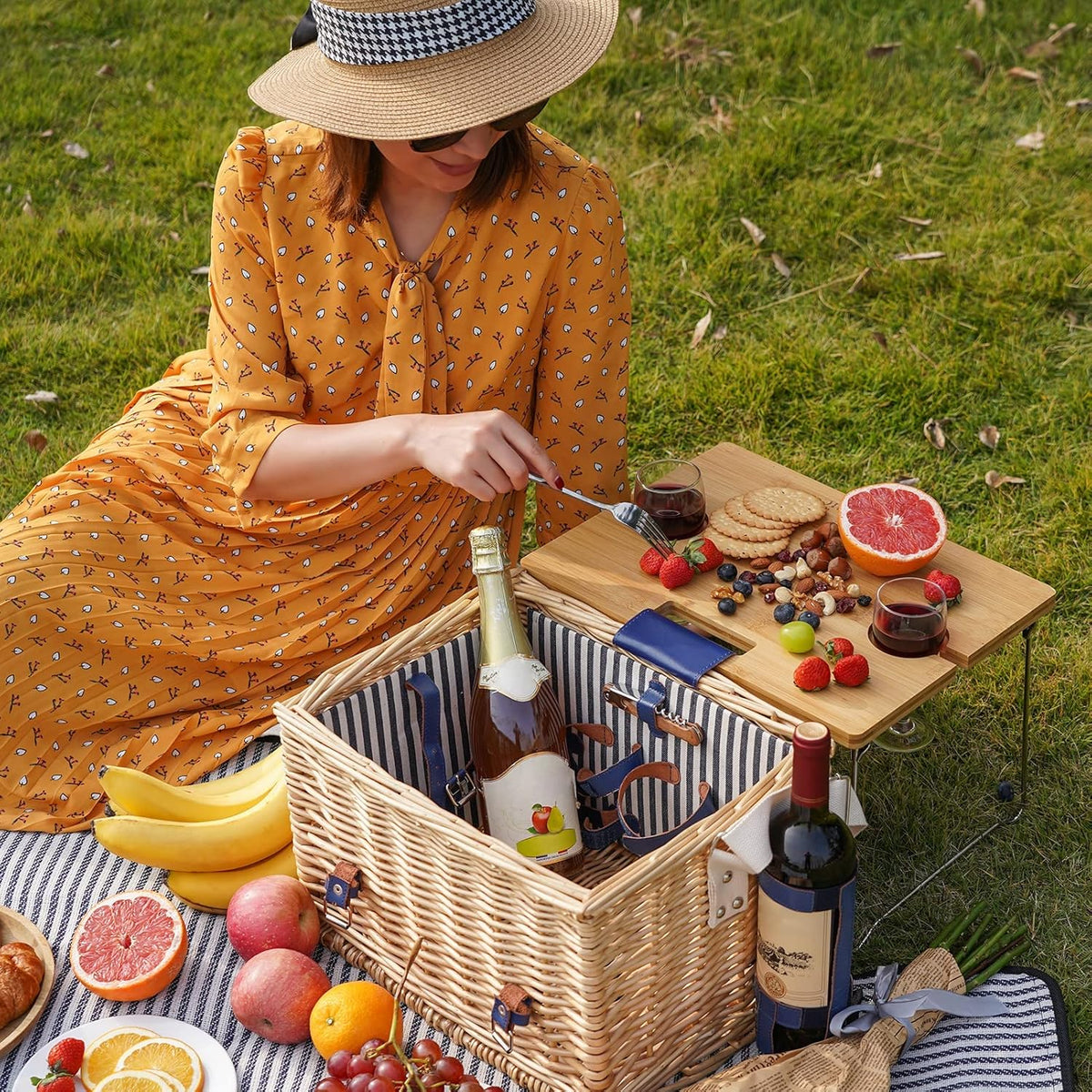 Wicker Willow Hamper Picknickmand voor 2 of 2 personen, cadeauset met bamboe wijntafel, voor camping en feestjes in de open lucht, herbruikbaar