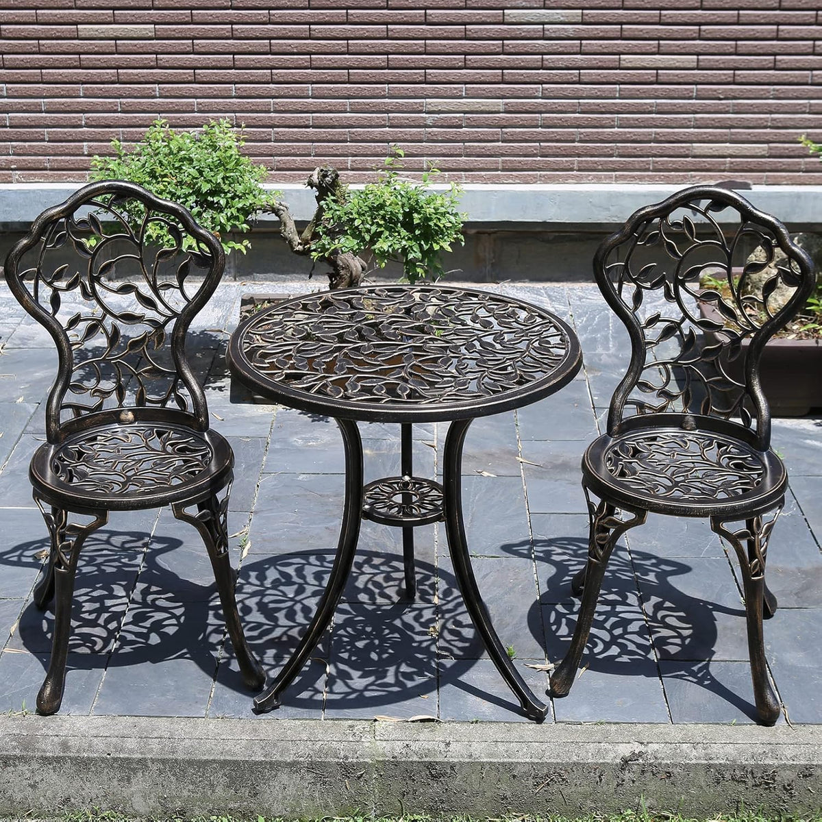 Antieke gegoten aluminium taverne-set, 3-delige set, tuinmeubelset met twee stoelen en ronde tafel, decoratief design, bronzen look (blad)