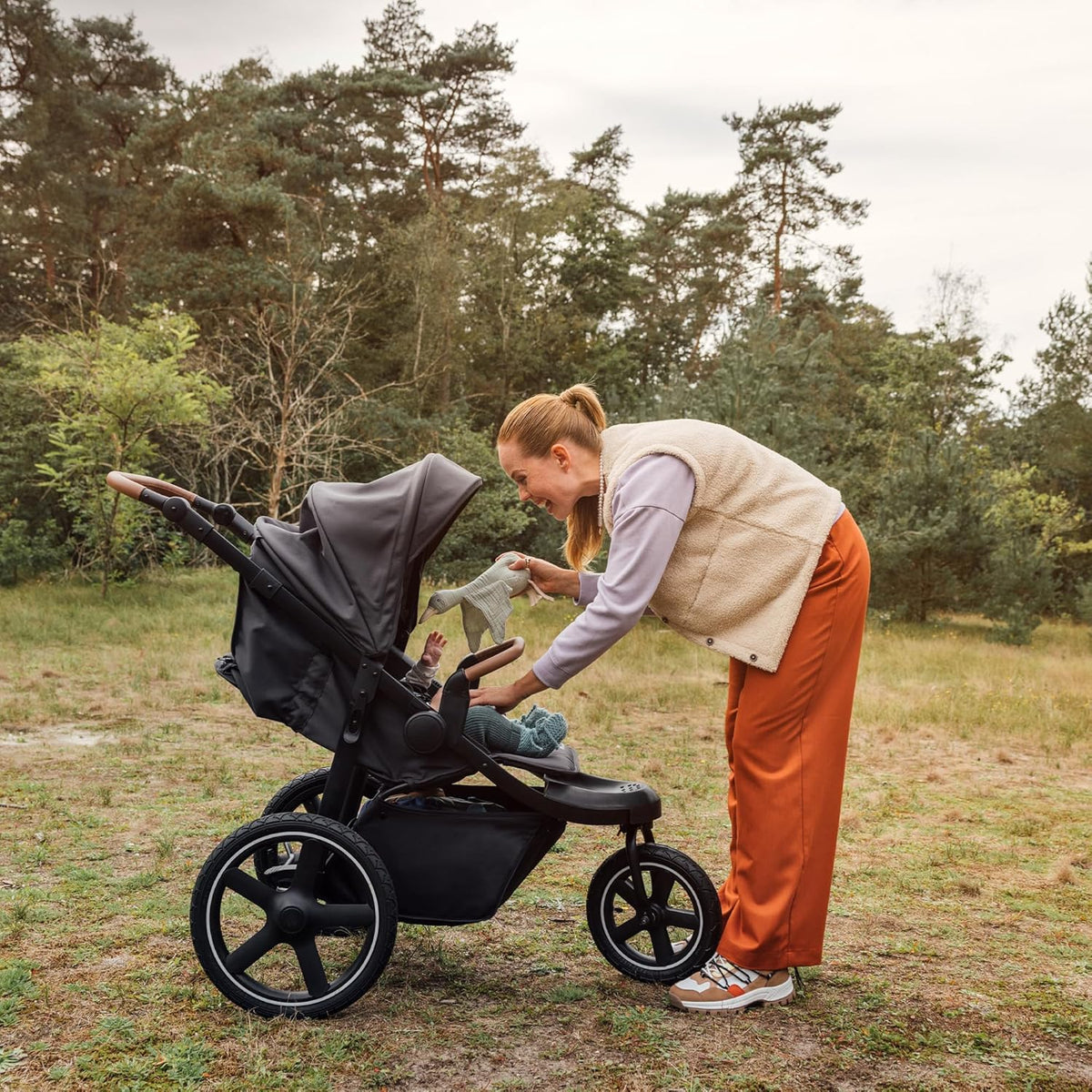 Bebeconfort Cloudy, All-terrain Kinderwagen met Luchtbanden, 0-4 jaar (max. 22 kg), Baby Wandelwagen, Snel inklapbaar, 3 Grote Luchtwielen, Verstelbare Duwstang, Ruime Opbergmand, Mineral Graphite