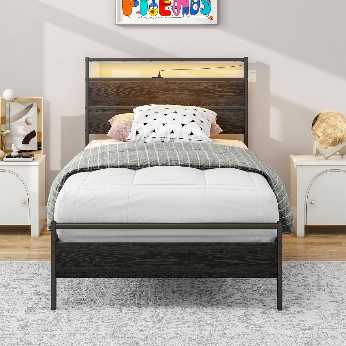Bedframe van hout en metaal met laadstation en led, 90 x 200 cm, eenpersoonsbed met hoofdeinde en lattenbodem, functioneel