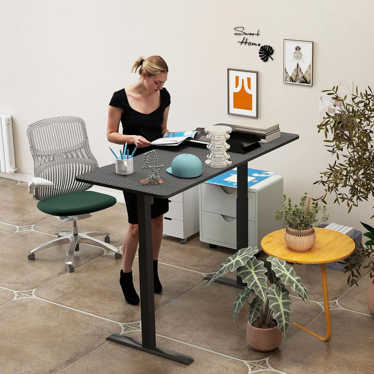 Height Adjustable Desk, 140 x 60 cm, Electric Computer Table, Desk Table with Type C Charging Port, Headphone Hook and Cup Holder, Electric Standing Table with Memory Function - QUORE