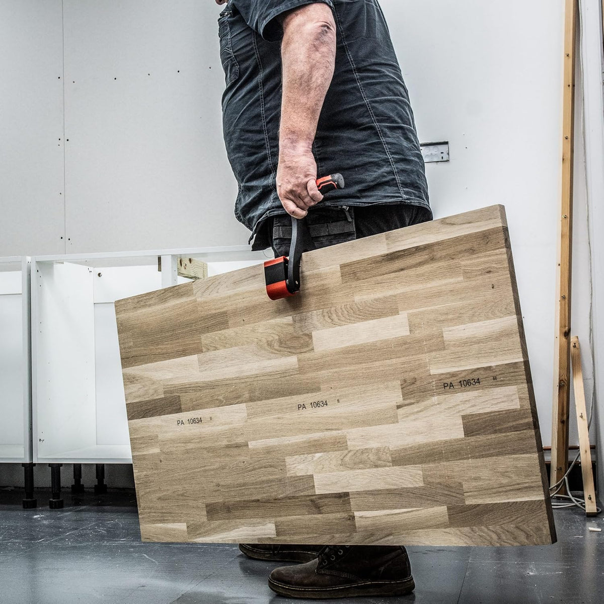 Trend Plaatdrager set voor deuren, werkbladen en plaatmateriaal, paar zelfinstellende tilhulpen voor materialen tot 65 mm dik, draagvermogen 75 kg per stuk, antislip rubberen bekken, P/CARRIER/2