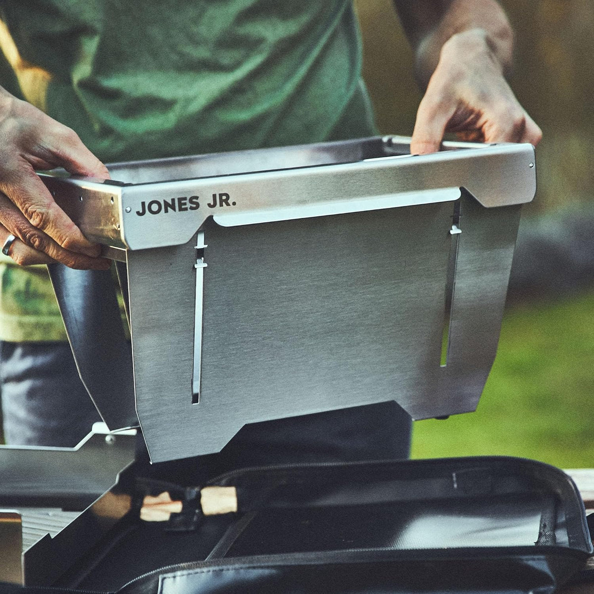 Campinggrill 1-pits BURNHARD® 3,2 kW, 500°C roestvrij staal, FitnFire™-systeem, ultracompact, draagtas, grillmat – JONES Jr.