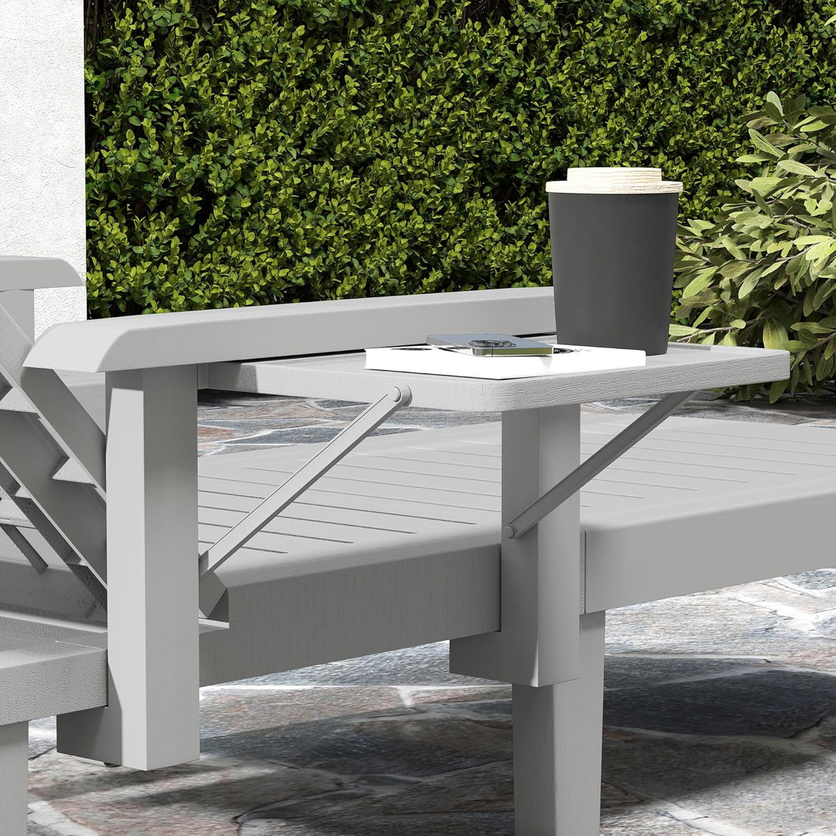 Outsunny Sonnenliege Gartenliege mit Seitentisch Holzoptik Liegestuhl mit 5-Fach verstellbare Rückenlehne, wetterfeste Campingliege, Gartenstuhl bis 120 kg load, für Garten Outdoor Strand, Hellgrau