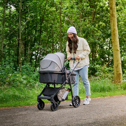 Bebeconfort Haze Trio Lux, 3 in 1 Kinderwagen Set Met Autostoeltje (i-Size), 0-4 jaar (max. 22 kg), 2-in-1-Zitting, Vlakke Ligstand, Compact Inklapbaar, Lichtgewicht Combi Wandelwagen, Tinted Grey