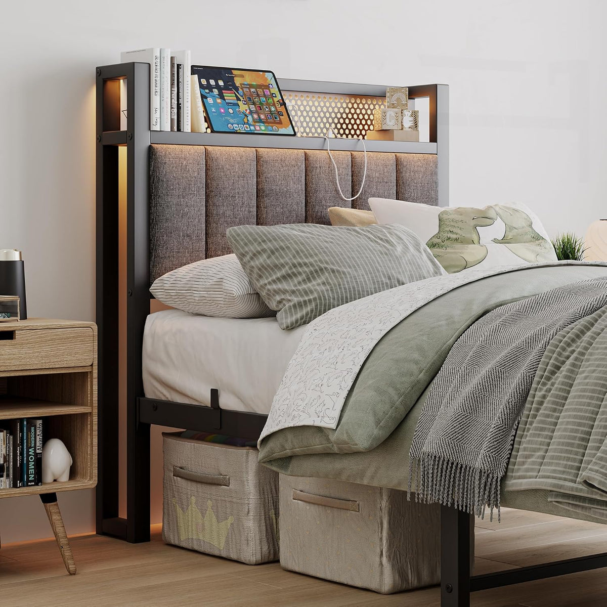 Bedframe met led, laadstation, eenpersoonsbed, logeerbed, metalen bed, gestoffeerd bed, 90 x 200 cm, bedframe van metaal, jeugdbed met lattenbodem, hoofdeinde in grijs, voor slaapkamer en