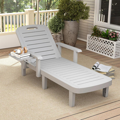 Outsunny Sonnenliege Gartenliege mit Seitentisch Holzoptik Liegestuhl mit 5-Fach verstellbare Rückenlehne, wetterfeste Campingliege, Gartenstuhl bis 120 kg load, für Garten Outdoor Strand, Hellgrau
