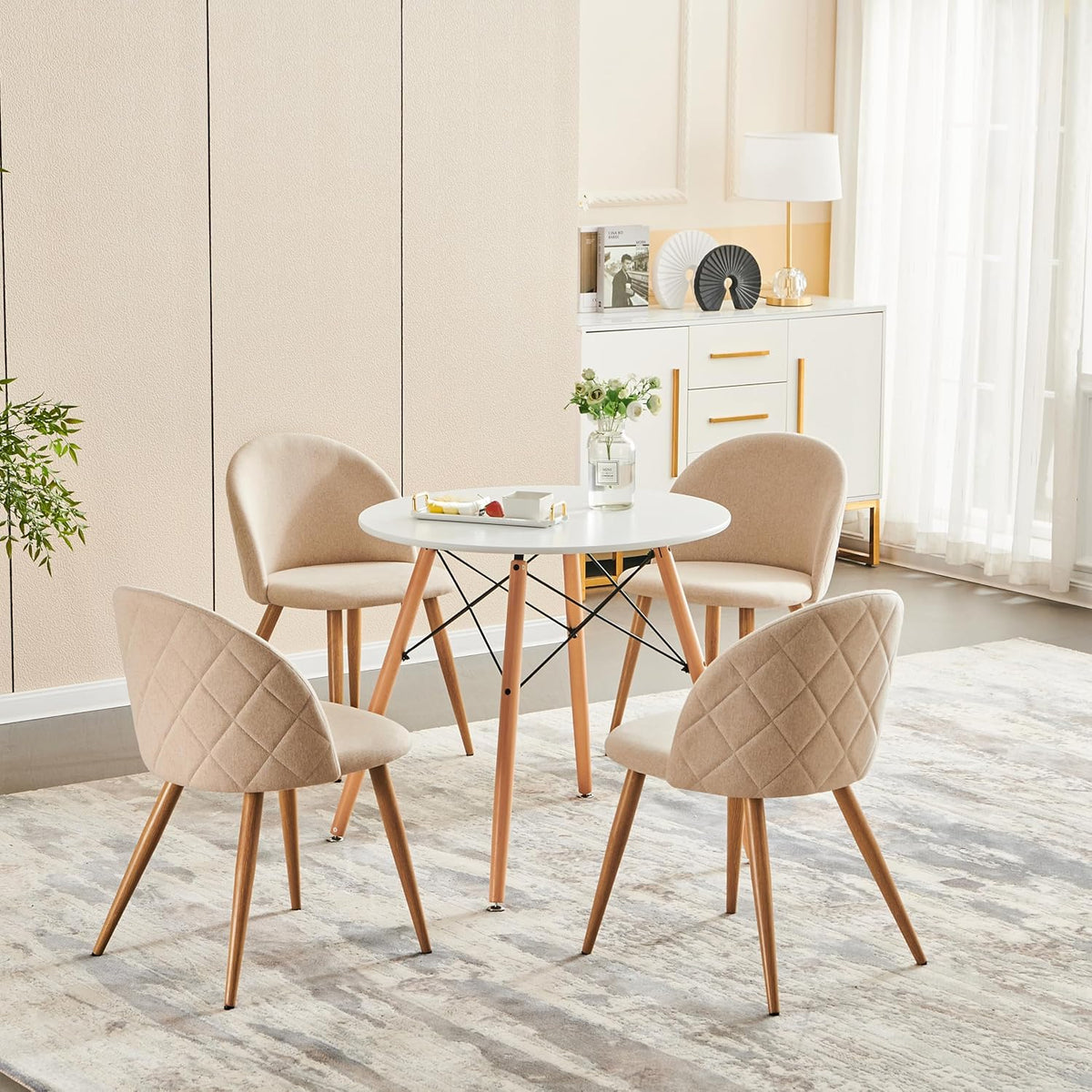 FurnitureR Set van 4 moderne eetkamerstoelen in schelpvorm, zachte beige stof met metalen poten, elegante keukenstoelen