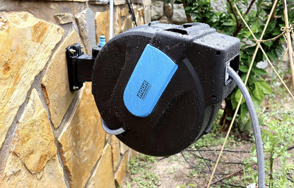Automatische slanghaspel voor de muur, met 20 meter slang en aansluitingen en tweecomponenten-lans (kunststof en rubber) voor een betere grip