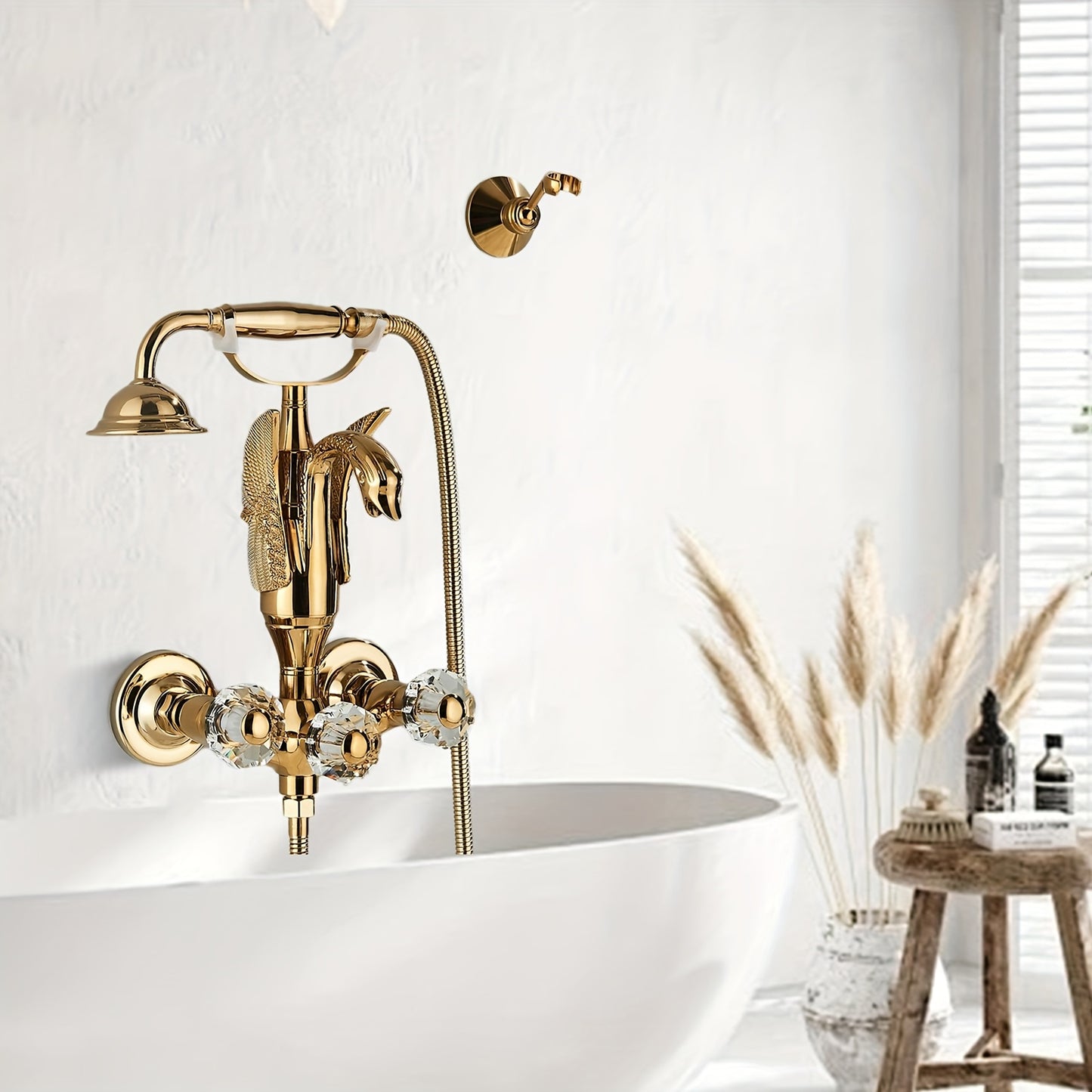 Gouden Badkraanset – Badkamerkraan – Mengkraan – Wandkraan – Douchekraan – Luxe Zwanen Design – Messing Met Kristallen Handvat – Inclusief Handdouche