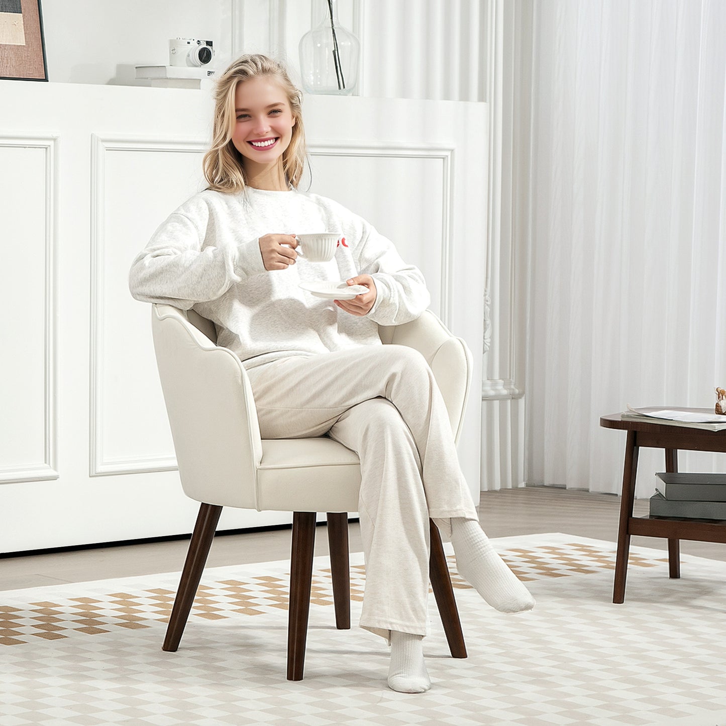 Kuipstoel – Fauteuil – Velvet Stoel – Loungestoel – Designstoel – Velvet-look Bekleding – Houten Hevea Poten – 66x66x78,5 cm – Comfortabel & Stijlvol