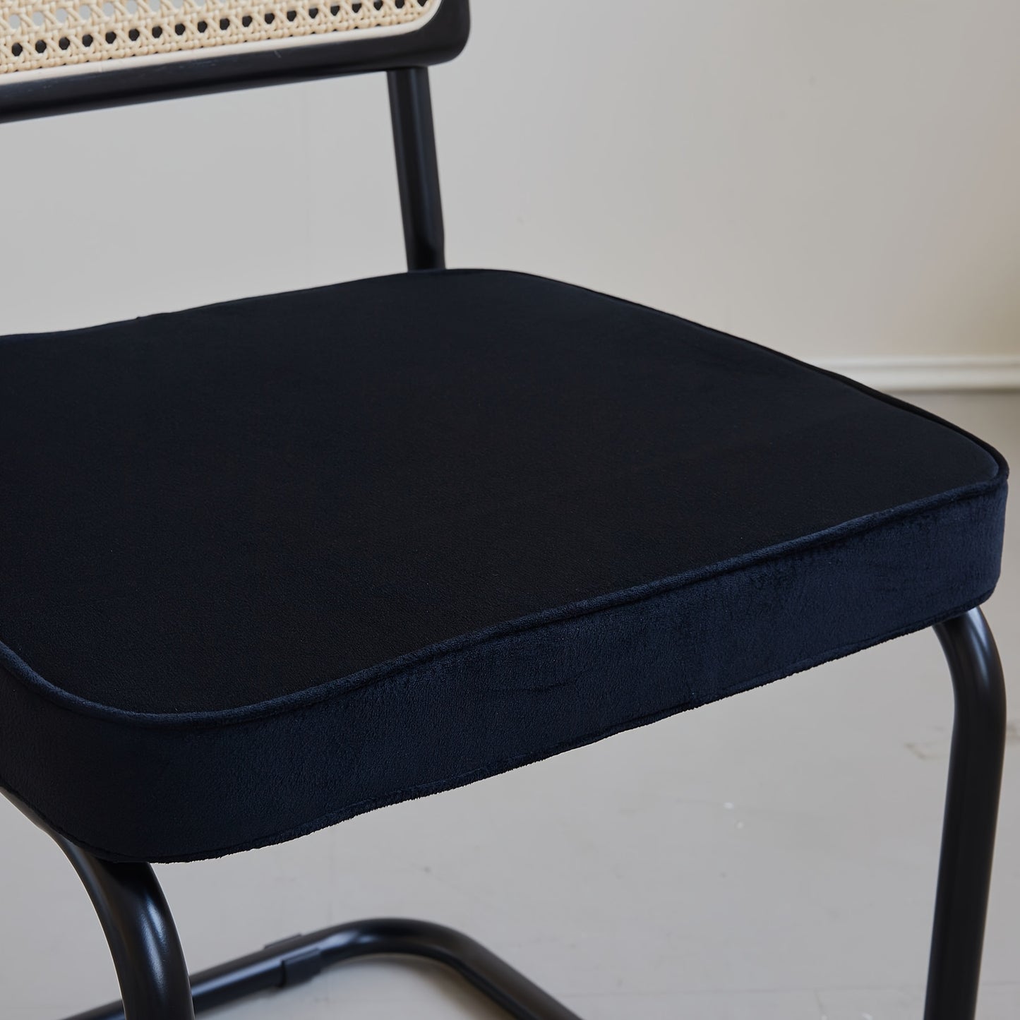 Eetkamerstoel – Keukenstoel – Draaistoel – Kuipstoel – Zwarte Fluwelen Stoel – Met Metalen Poten – Rieten Rugleuning – Ergonomisch Comfort