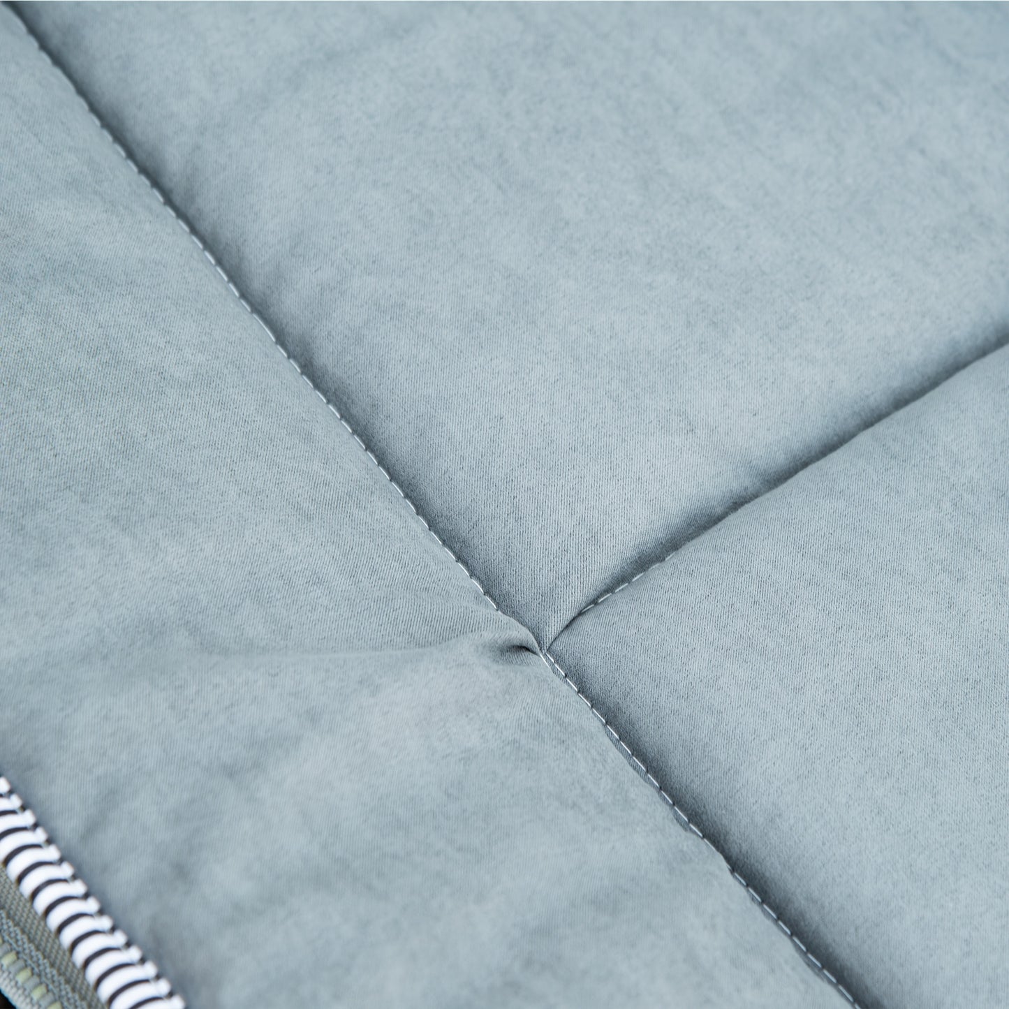 Campingbed – Reisbed – Campingbedje – Inklapbaar Bed – Ligbed – Lichtgrijs – Met Kussen en Zijzakken – Draagkracht 150 kg