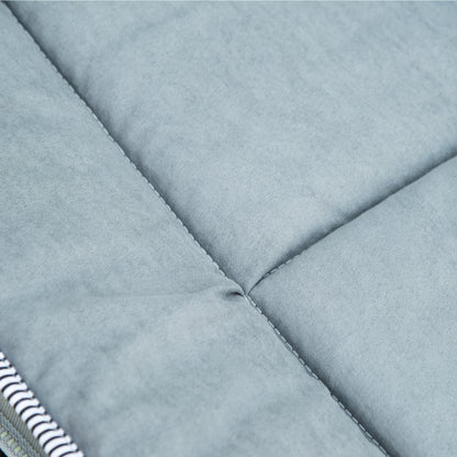 Campingbed – Reisbed – Campingbedje – Inklapbaar Bed – Ligbed – Lichtgrijs – Met Kussen en Zijzakken – Draagkracht 150 kg