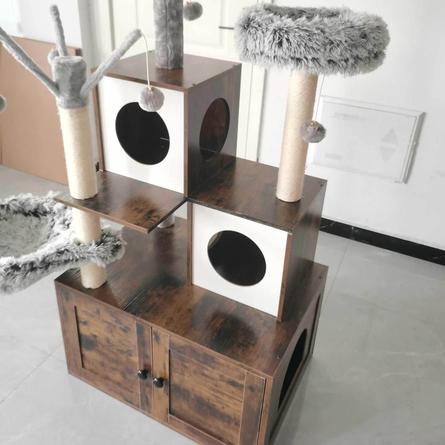 Kattenboom – Krabpaal – Kattenmeubel – Kattenhuis – Kattenkast – Verborgen Kattenbak – Duurzame Sisal Krabpaal – Ruimtebesparend Bruin-Wit Design