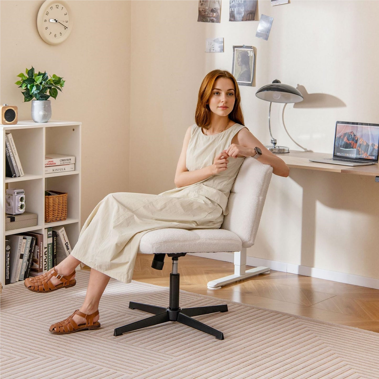 Bureaustoel – Office Chair – Werkstoel – Studeerstoel – Make-up Stoel – Verstelbare Zithoogte – Schommelingsfunctie – Beige – Armless – Comfortabel Schuim