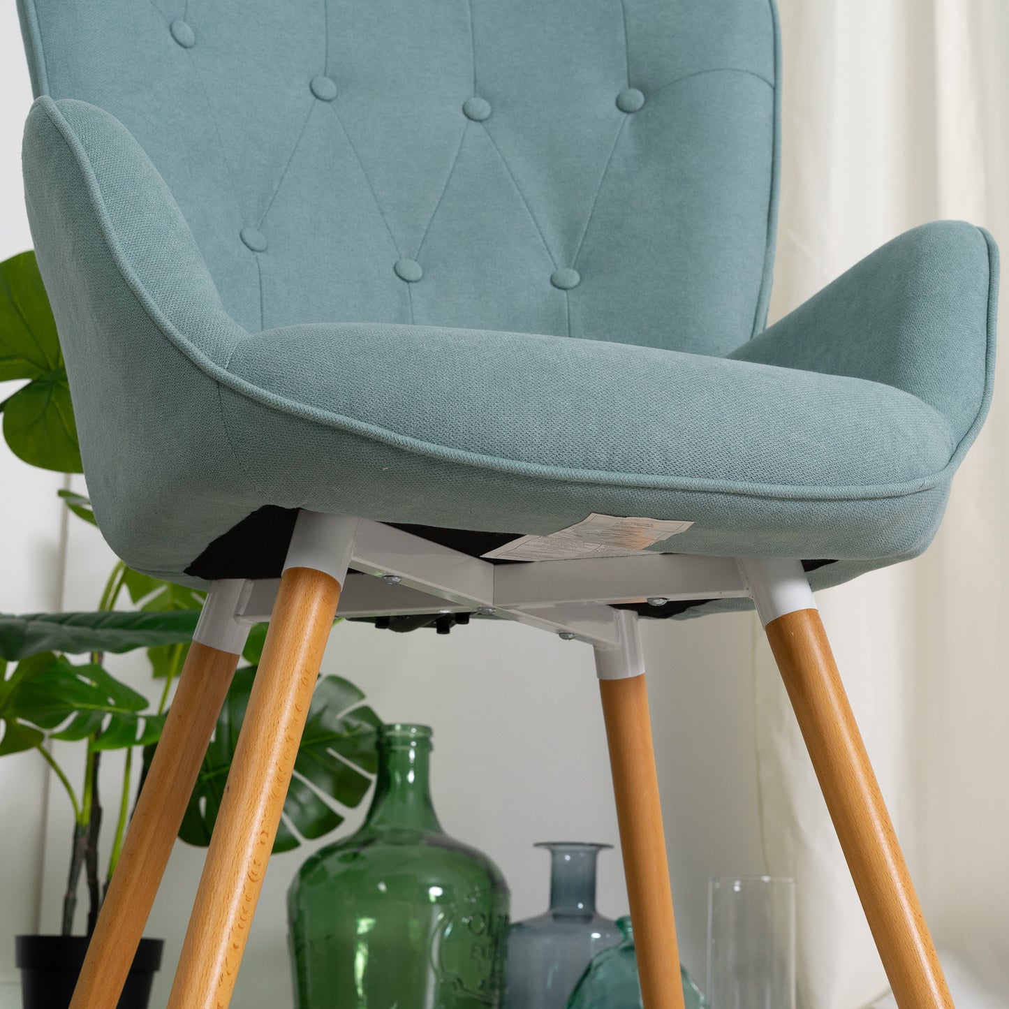 Nordic fauteuil – armstoel – loungestoel – zetel – relaxstoel – groen katoenen bekleding – metalen frame met houten poten – 66x71x109 cm