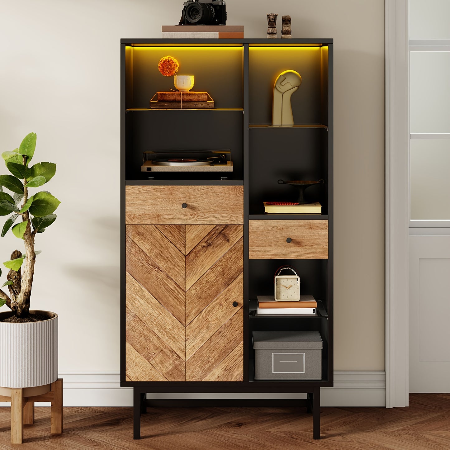 Vitrinekast – Displaykast – Opbergkast – Servieskast – Dressoir – Hout Zwart + Houtkleur – Ruime Opbergruimte – Modern Triangulair Design