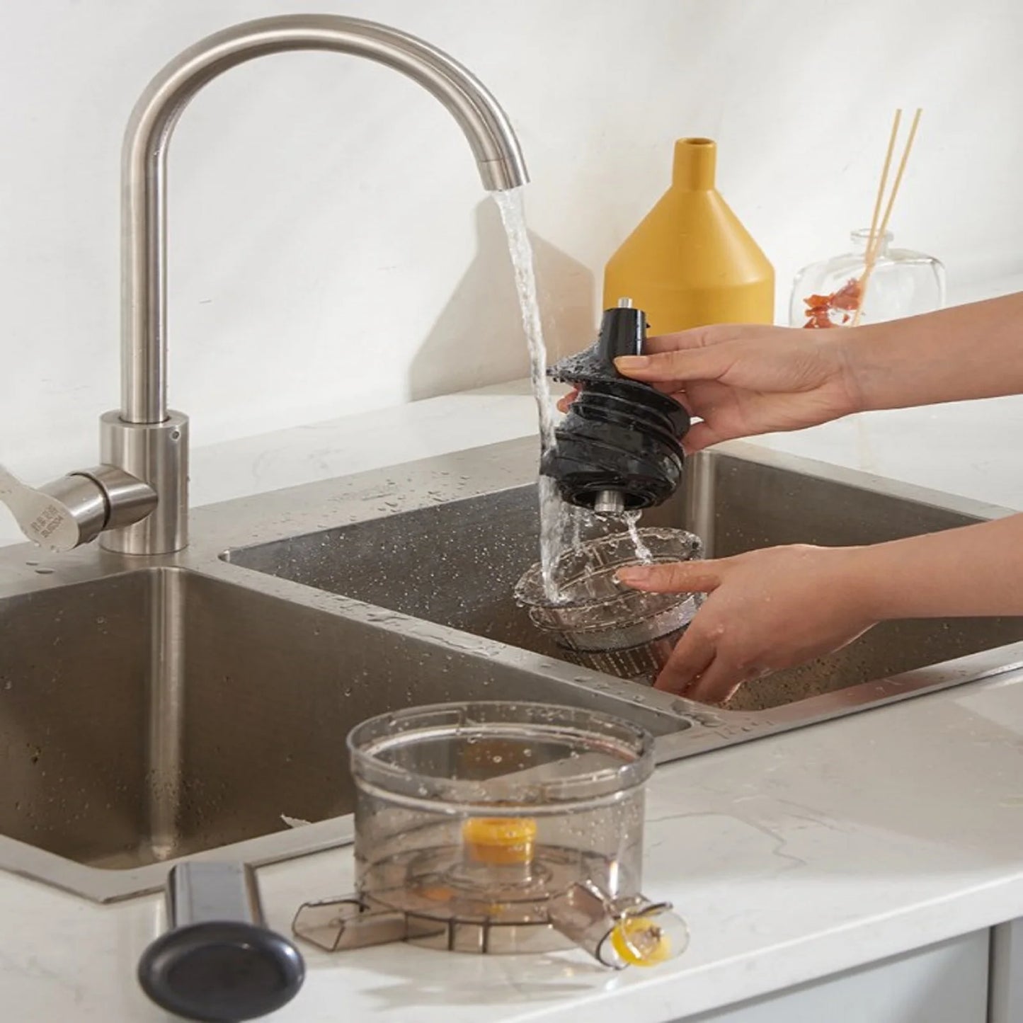 Slowjuicer - Sapcentrifuge - Cold Press Juicer - 800W - 12000RPM - Grote Vulopening - 50 dB - Masticating Juicer - Voor Groenten en Fruit - QUORE