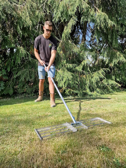 British Manufacturing Solutions 46" wide Stainless Steel Levelawn Lute: Premium leveling rake for top dressing, sowing, sowing/sand. Luxury full-length heavy-duty aluminum handle. (46" wide) - QUORE