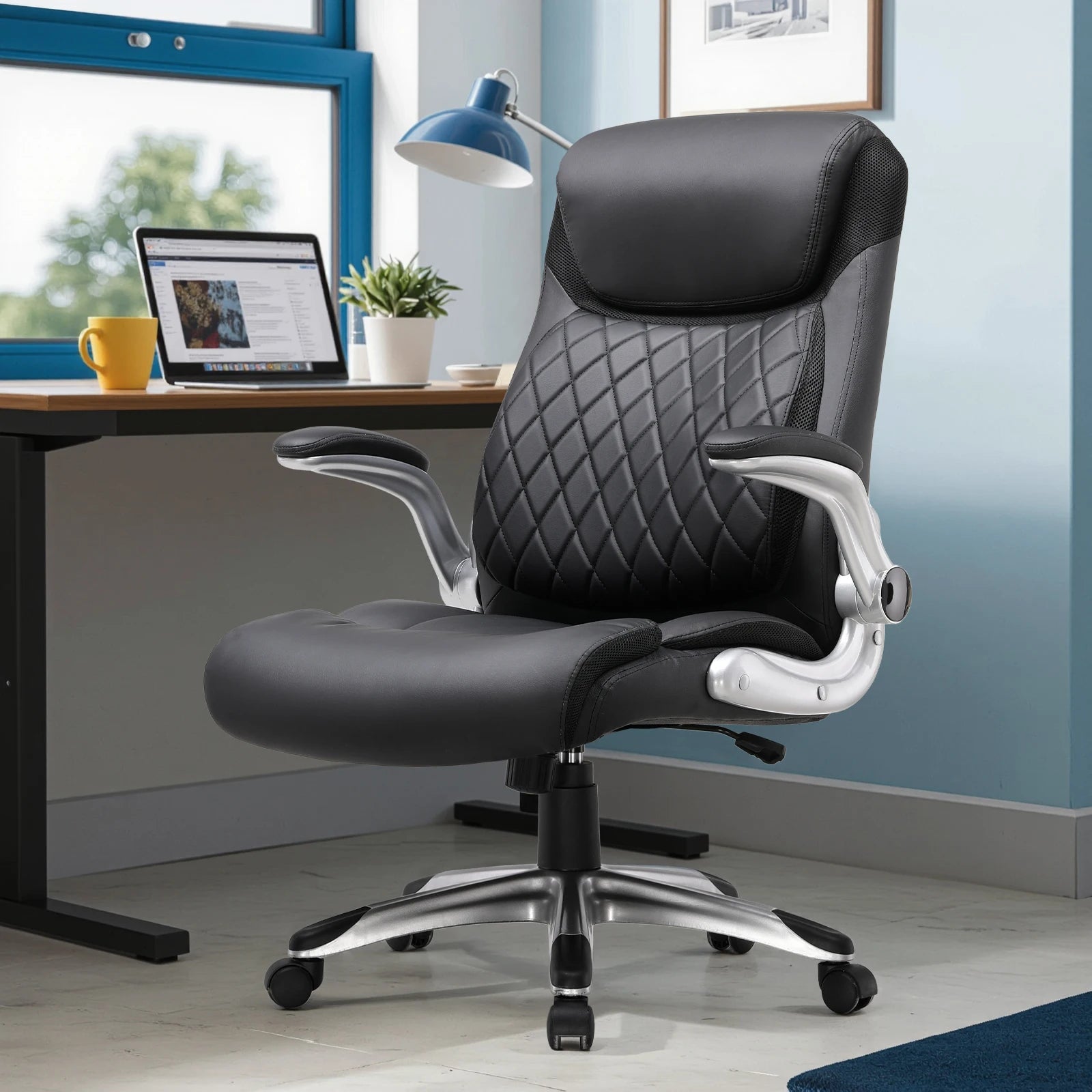 Ergonomische Bureaustoel – Kantoorstoel – Werkstoel – Bureaustoel Met Armleuningen – S-Vormig Rugpaneel – Draagvermogen 136 Kg – 360 Graden Draaibaar - 52 x 54 x 118 cm - Zwart - QUORE