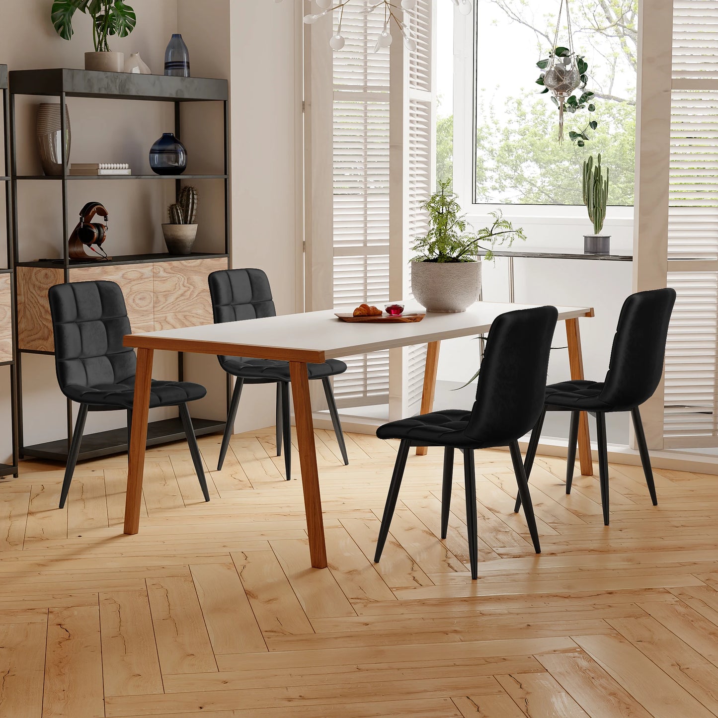 Eetkamerstoelen – Stoelen – Dining Chairs – Keukenstoelen – Woonkamerstoelen – Set van 4 Zwarte Fluwelen Stoelen – Stevig Metalen Frame met Hoog Zitcomfort
