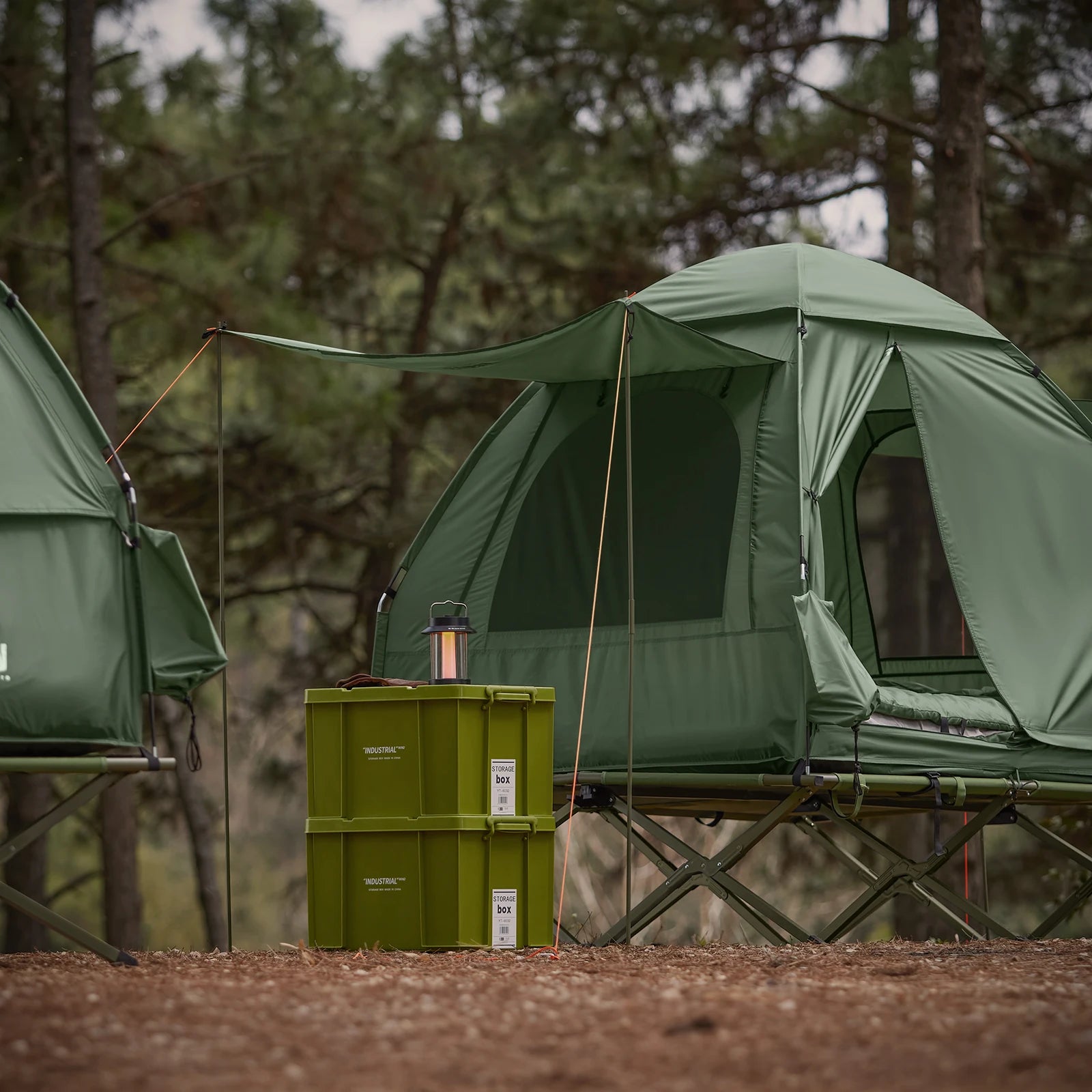 Kampeerpakket 4-in-1 – Tent – Campingbed – Luchtmatras – Slaapzak – Voor 2 Personen – Waterdicht Polyester – Stevig Metalen Frame - QUORE