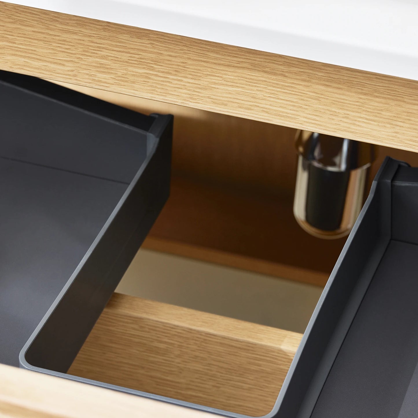 Bekkenstoel – Zithulpstoel – Ergonomische Stoel – Zitcomfort – Stoelverhoger NATURE – Compact Design – MDF Met Keramische Wasbak