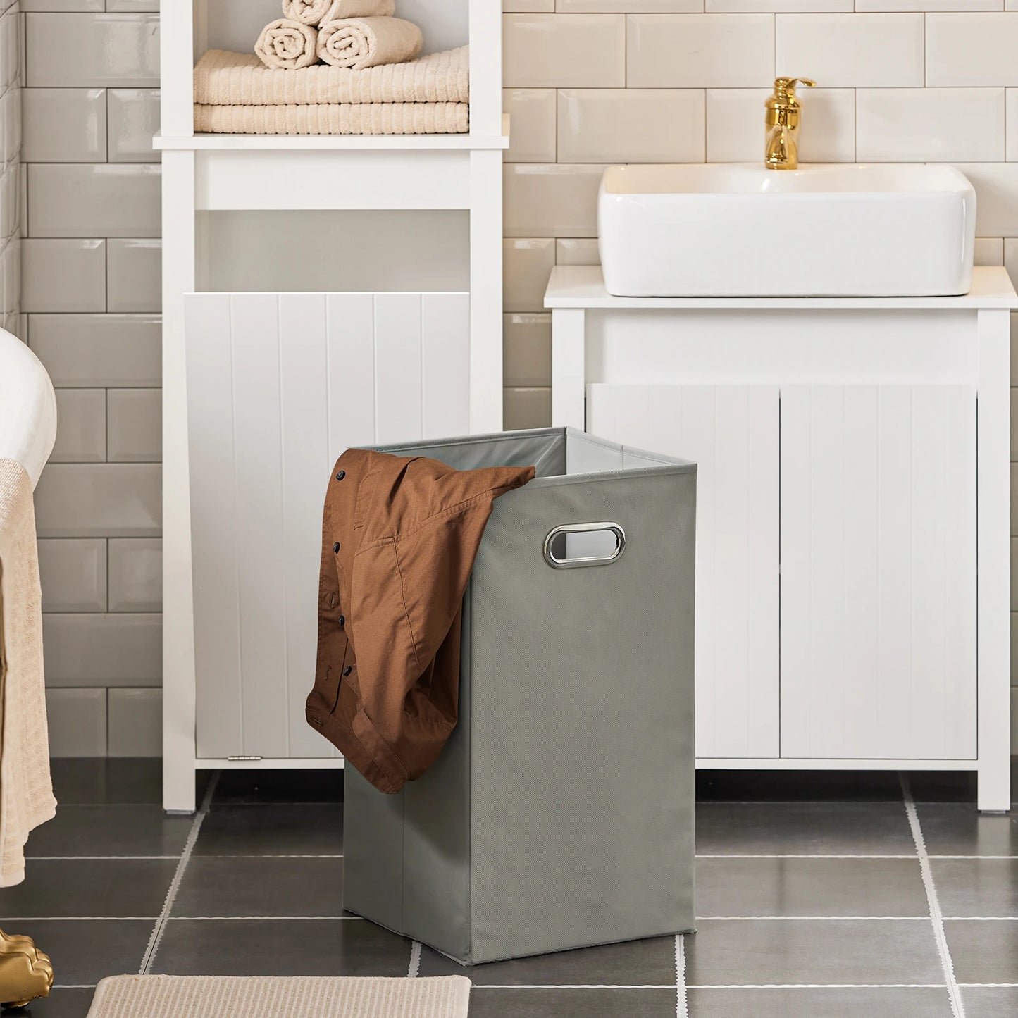 Badkamerkast – Hoge Kast – Kolomkast – Smalle Kast – Wasmandkast – Wit – Compact Formaat – MDF & Dennenhout