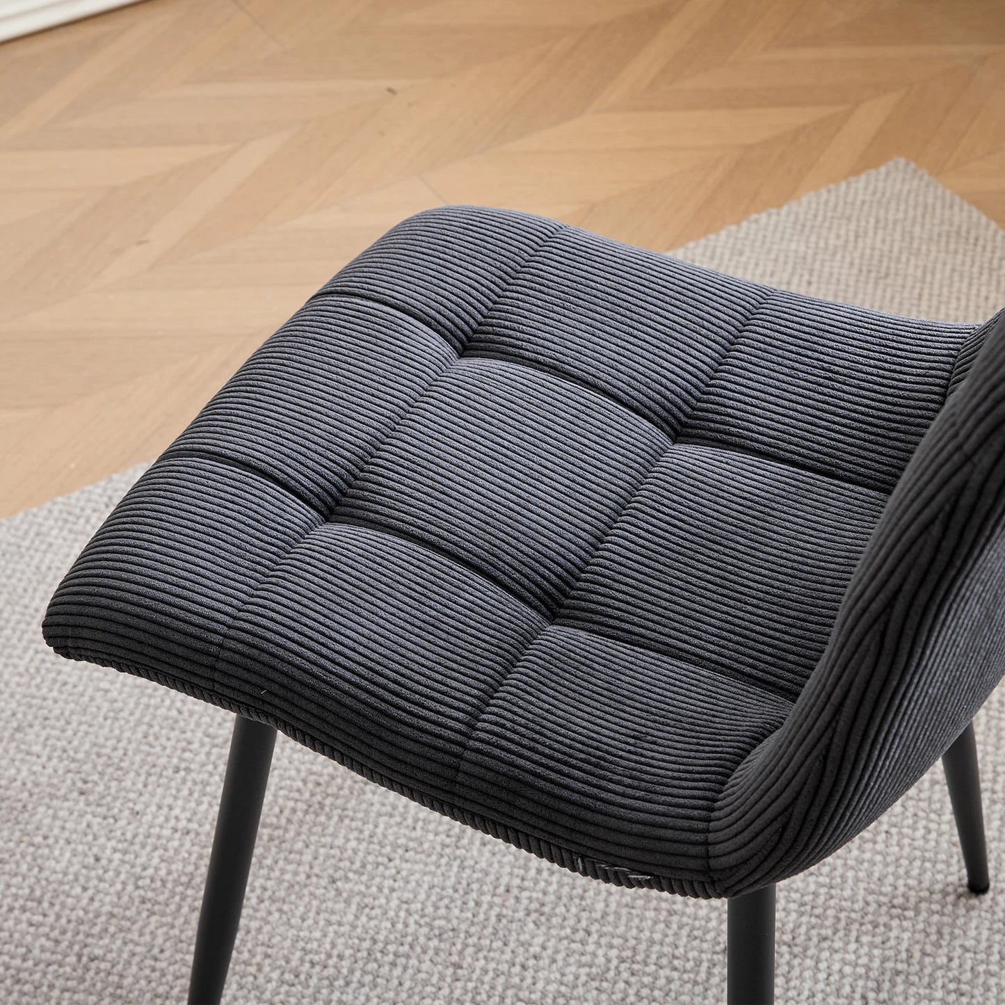 Eetkamerstoelen - Eetstoelen - Keukenstoelen - Set van 4 - Ergonomische - met Rugleuning - Voor Keuken - Eetgedeelte - Corduroy Stof - Metalen Poten - 43 x 44 x 99.5 cm - Zwart