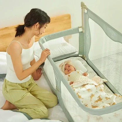 Babybed - Co-sleeper Wieg - Wieg - Dubbel Gebruik - Opvouwbaar - Ledikant - met Bedrand Bescherming - Zonder Klamboe - Groen - QUORE