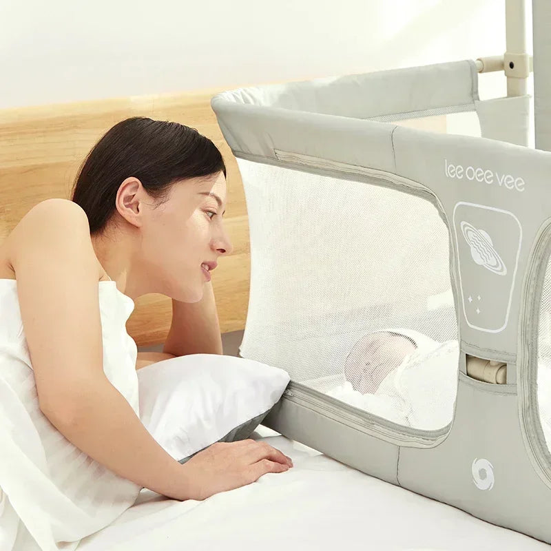 Babybed - Co-sleeper Wieg - Wieg - Dubbel Gebruik - Opvouwbaar - Ledikant - met Bedrand Bescherming - Zonder Klamboe - Beige - QUORE