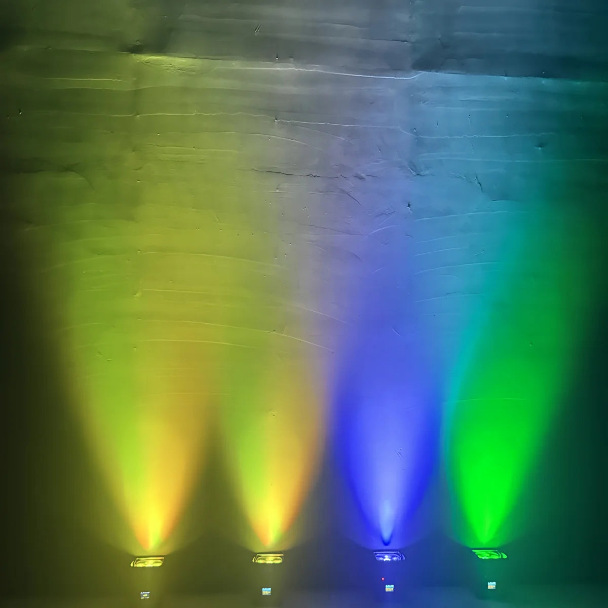 Draadloze LED Par Spots – Batterij Verlichting – Podiumlampen – DJ Licht – Feestverlichting – 6x18W RGBWAUV LED’s – WiFi Afstandsbediening – Compact & Snel Opladen – Zwarte EU Stekker